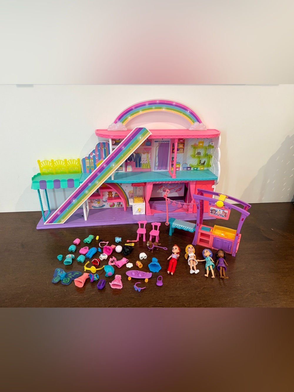 Polly Pocket Sweet Adventures Rainbow Mall Playset HHX78 + 4 Dolls & Accessories